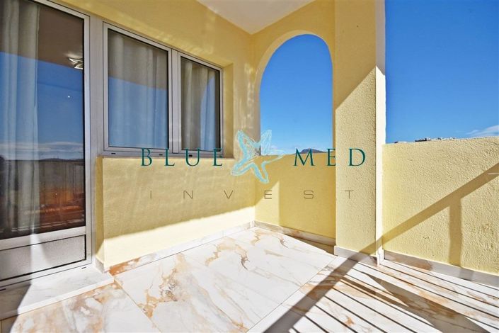 Image No.21-4 Bed Flat for sale