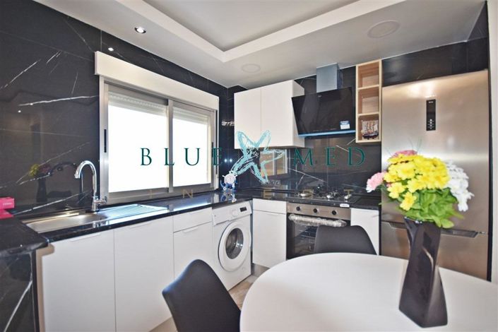 Image No.6-4 Bed Flat for sale