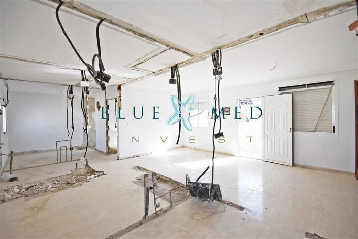 Image No.5-2 Bed House for sale