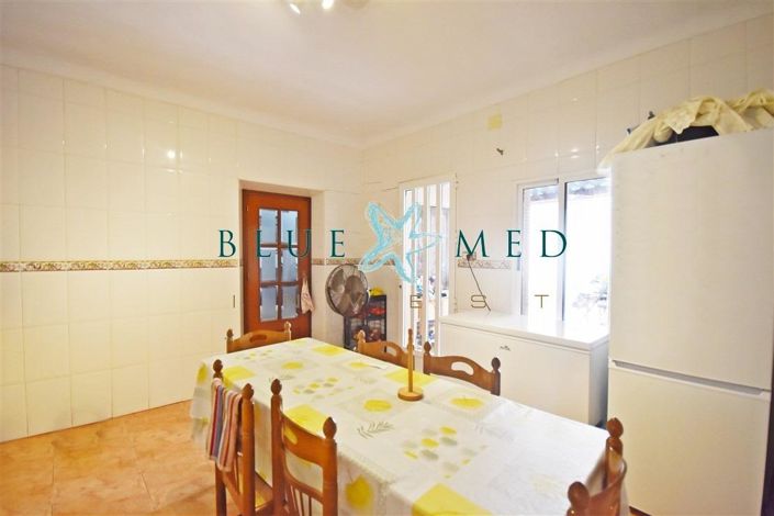 Image No.7-4 Bed Flat for sale