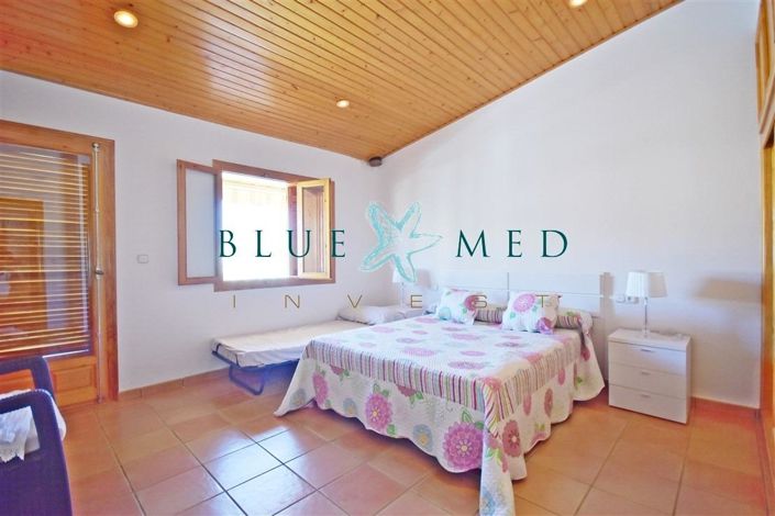 Image No.24-5 Bed Property for sale