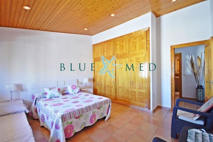 Image No.26-5 Bed Property for sale