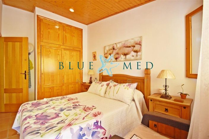 Image No.28-5 Bed Property for sale