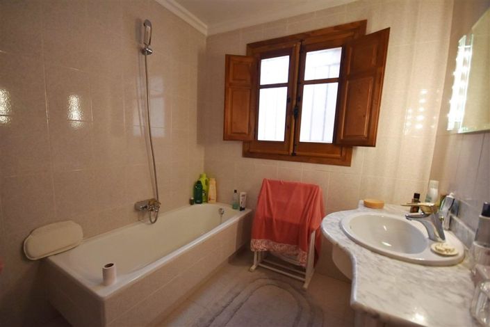 Image No.16-7 Bed Villa for sale