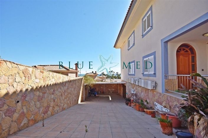 Image No.38-8 Bed Villa for sale