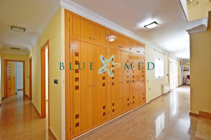 Image No.5-8 Bed Villa for sale