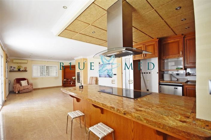 Image No.6-8 Bed Villa for sale