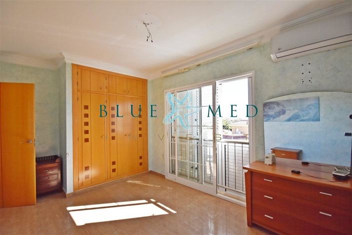 Image No.10-8 Bed Villa for sale