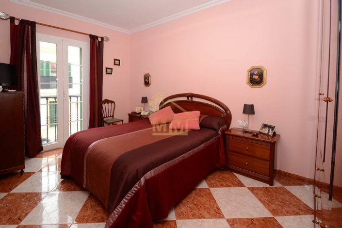 Image No.12-4 Bed Townhouse for sale