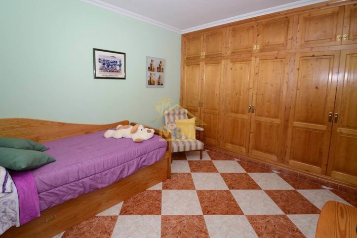 Image No.18-4 Bed Townhouse for sale