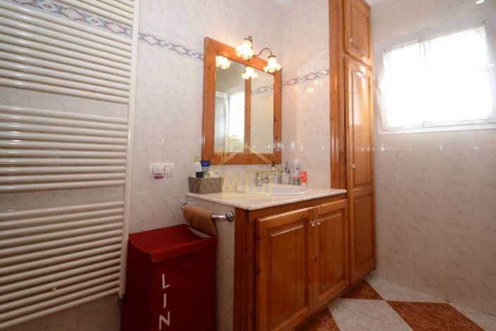 Image No.22-4 Bed Townhouse for sale