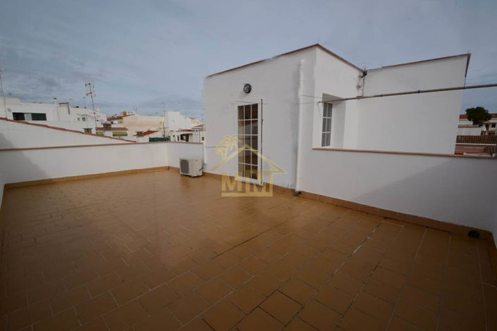 Image No.24-4 Bed Townhouse for sale