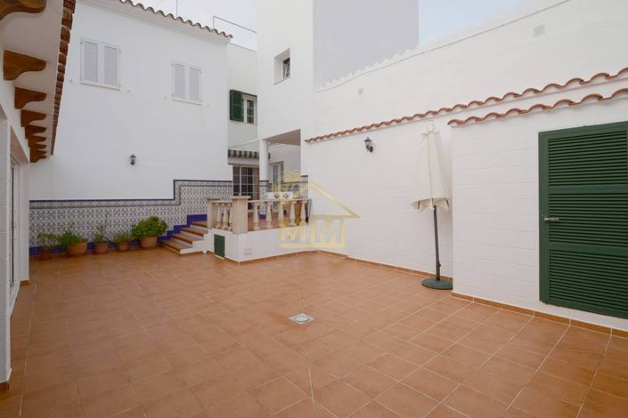 Image No.28-4 Bed Townhouse for sale