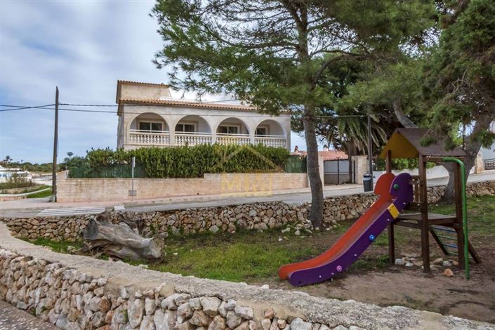 Image No.8-18 Bed Commercial for sale