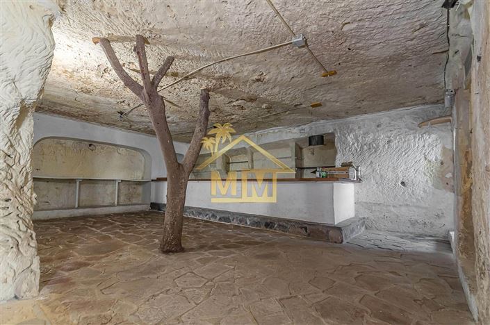 Image No.10-5 Bed Commercial for sale