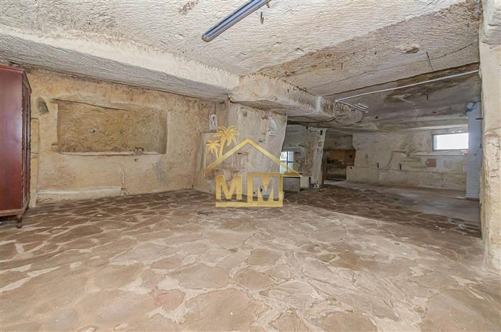 Image No.14-5 Bed Commercial for sale