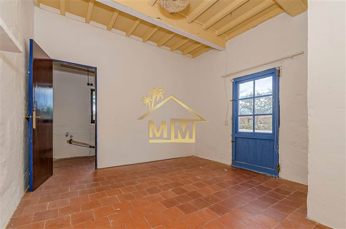 Image No.18-5 Bed Commercial for sale