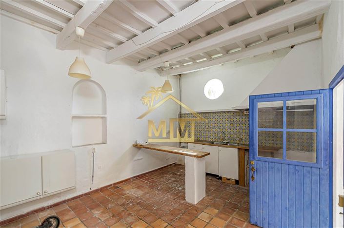 Image No.25-5 Bed Commercial for sale