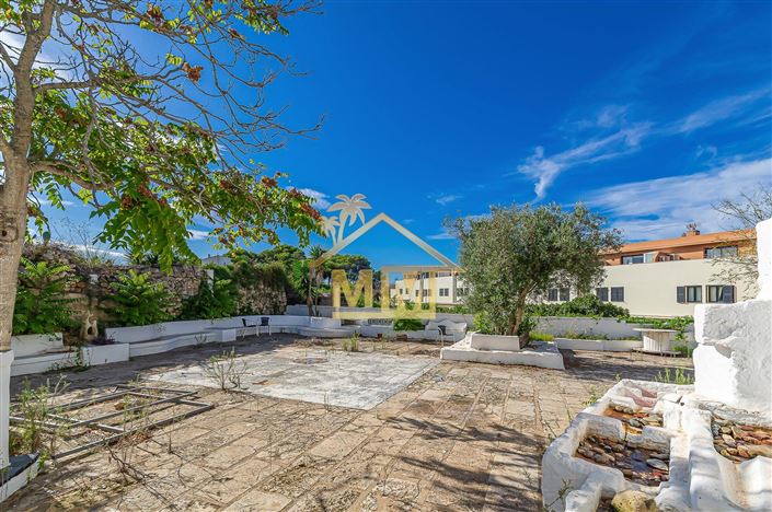 Image No.6-5 Bed Commercial for sale