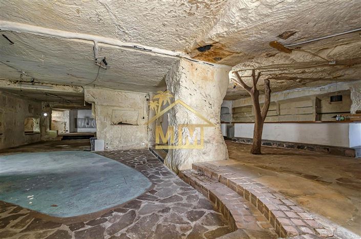 Image No.9-5 Bed Commercial for sale