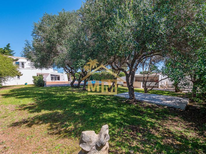 Image No.10-8 Bed Villa for sale