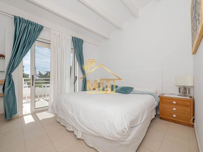 Image No.18-8 Bed Villa for sale