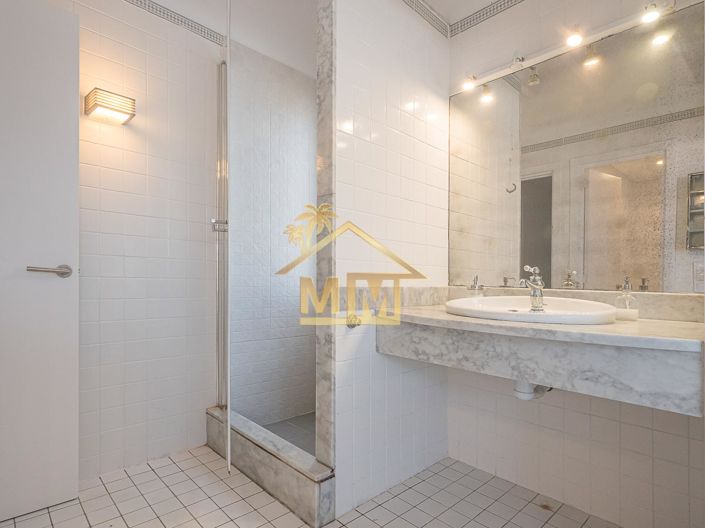 Image No.20-8 Bed Villa for sale