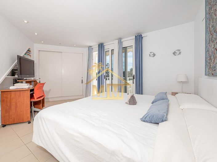 Image No.23-8 Bed Villa for sale