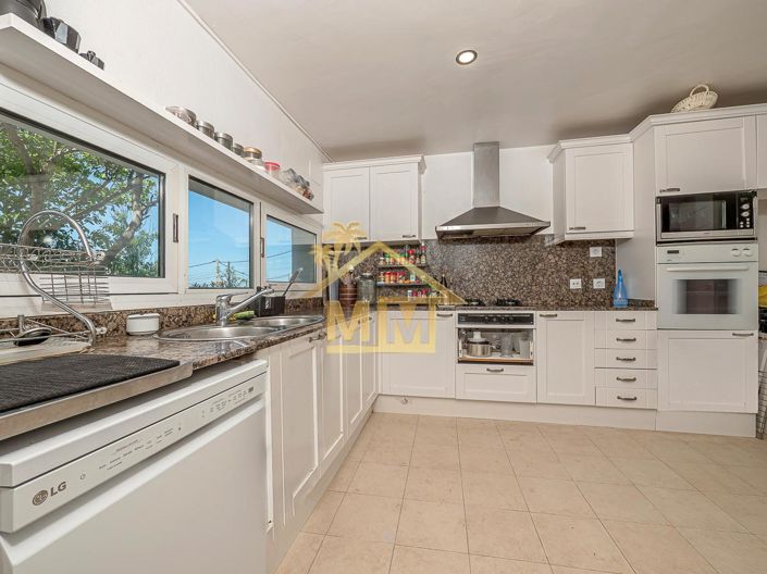 Image No.28-8 Bed Villa for sale