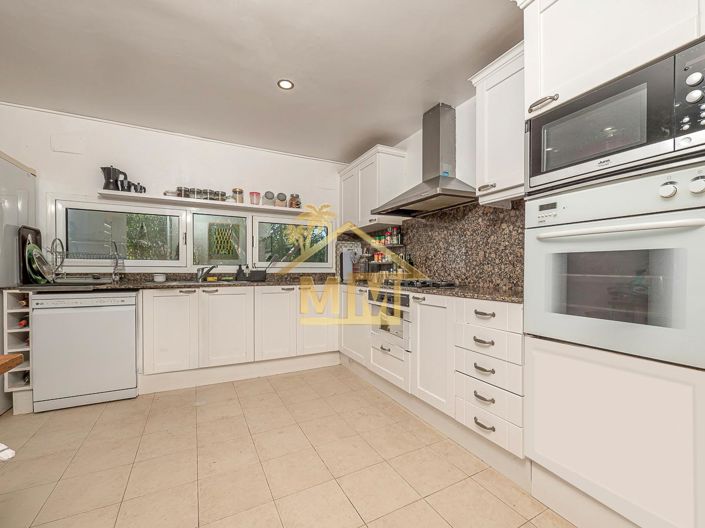 Image No.29-8 Bed Villa for sale