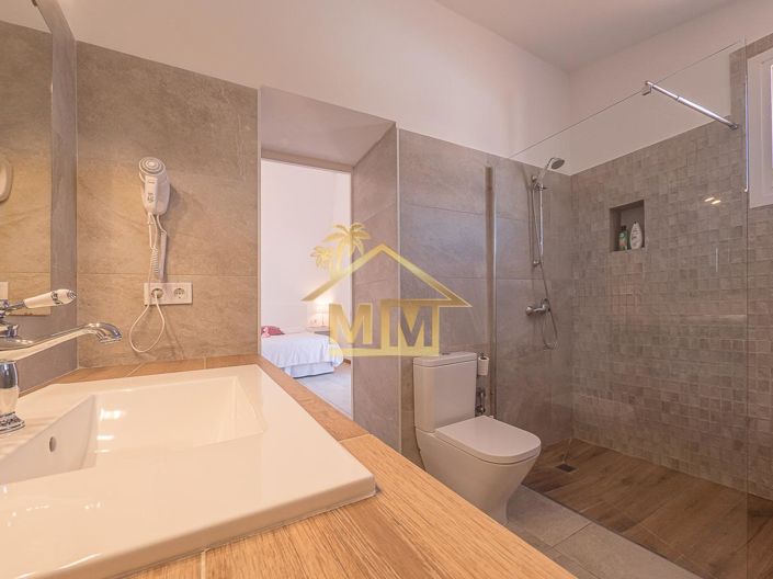 Image No.40-8 Bed Villa for sale