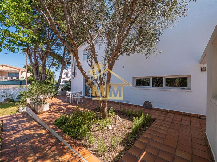 Image No.7-8 Bed Villa for sale