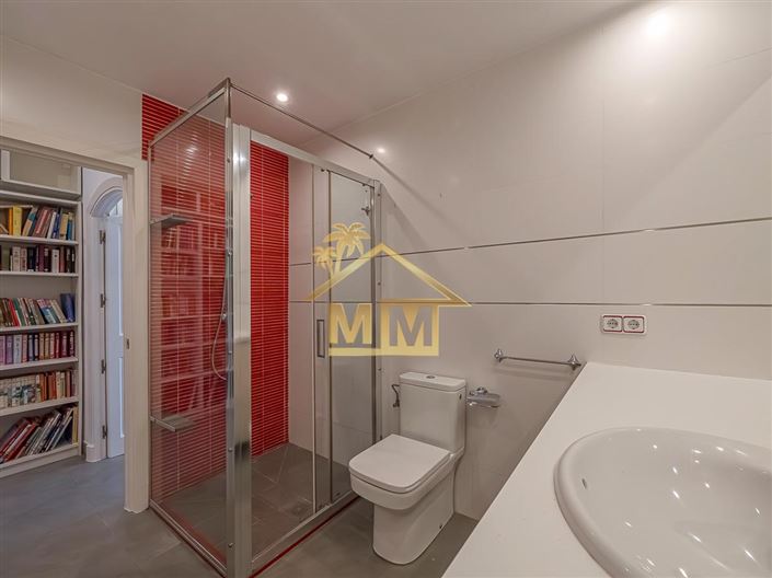 Image No.21-3 Bed House for sale