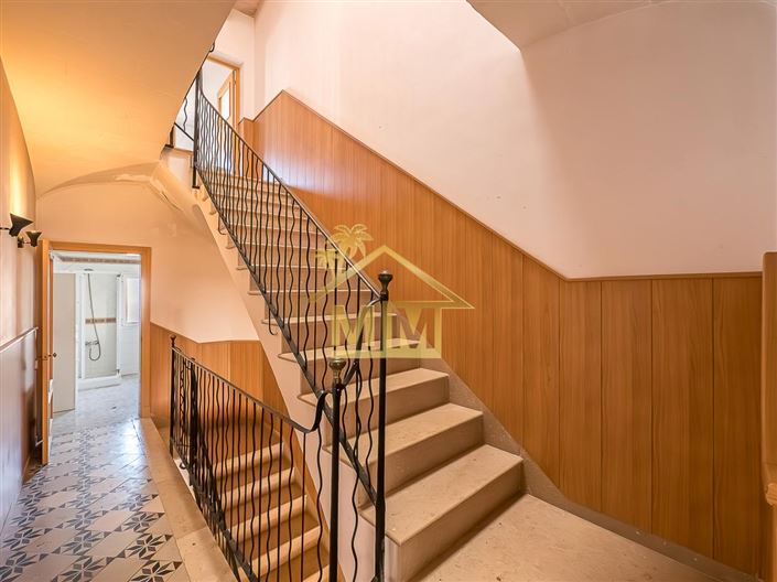 Image No.17-6 Bed Townhouse for sale