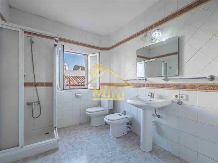 Image No.18-6 Bed Townhouse for sale