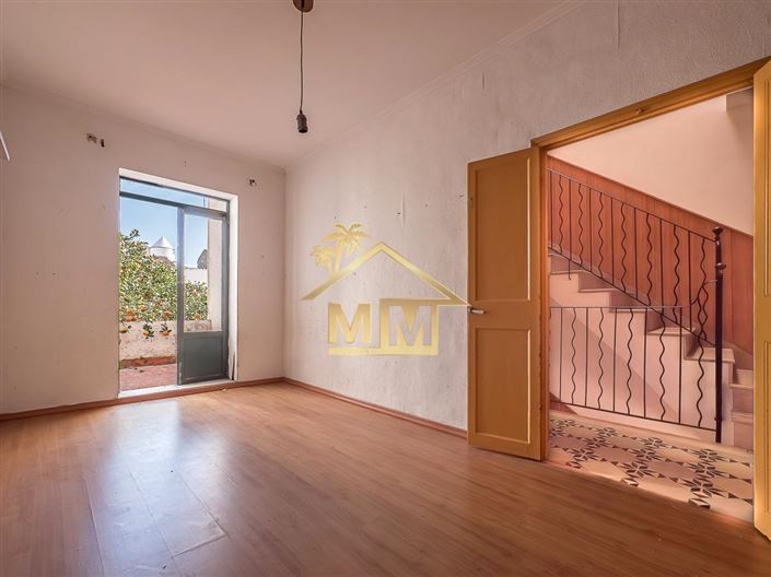 Image No.19-6 Bed Townhouse for sale