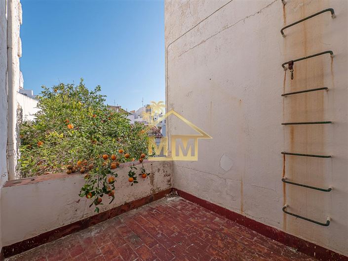 Image No.20-6 Bed Townhouse for sale