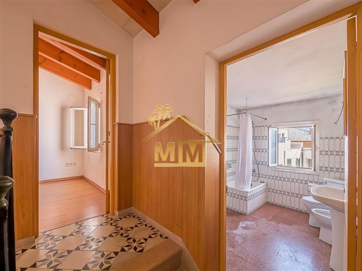 Image No.23-6 Bed Townhouse for sale