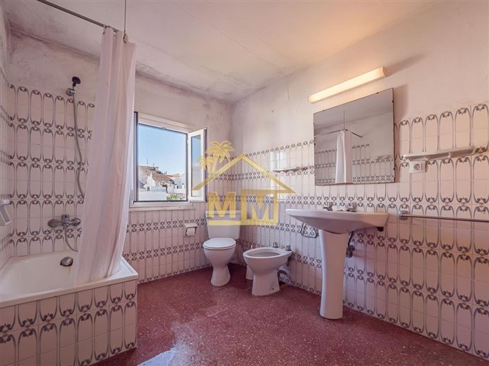 Image No.24-6 Bed Townhouse for sale