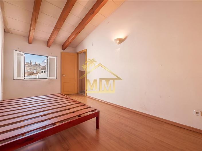 Image No.25-6 Bed Townhouse for sale