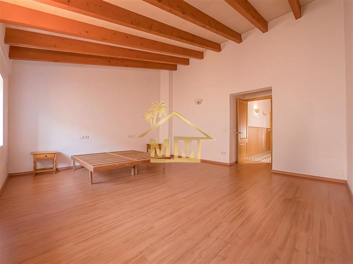 Image No.28-6 Bed Townhouse for sale