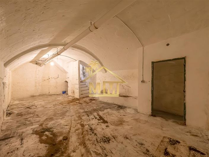 Image No.29-6 Bed Townhouse for sale