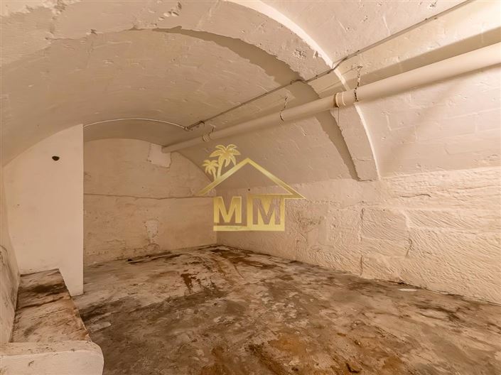 Image No.30-6 Bed Townhouse for sale