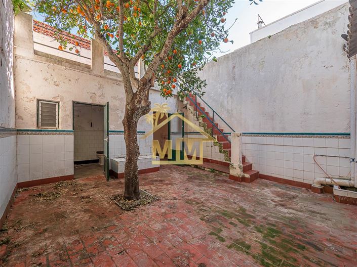 Image No.4-6 Bed Townhouse for sale