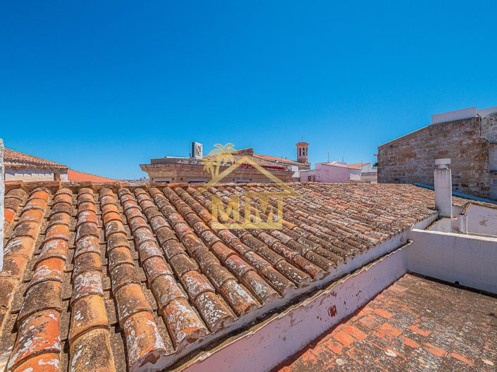 Image No.19-8 Bed House for sale