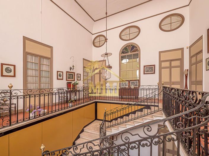 Image No.4-8 Bed House for sale