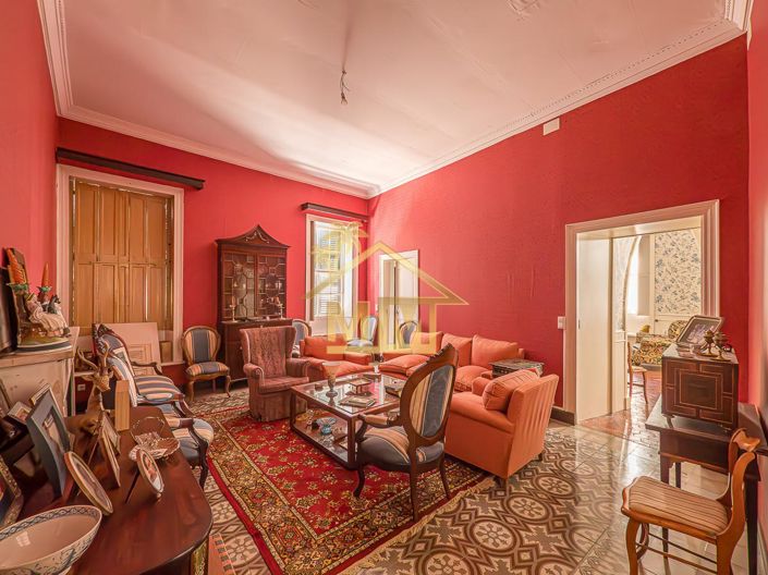 Image No.6-8 Bed House for sale