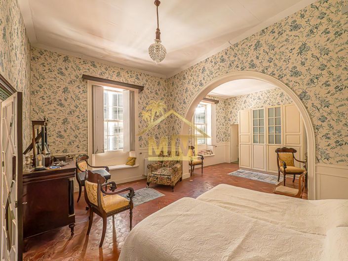 Image No.7-8 Bed House for sale