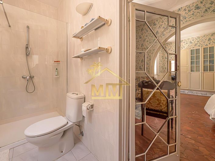 Image No.8-8 Bed House for sale