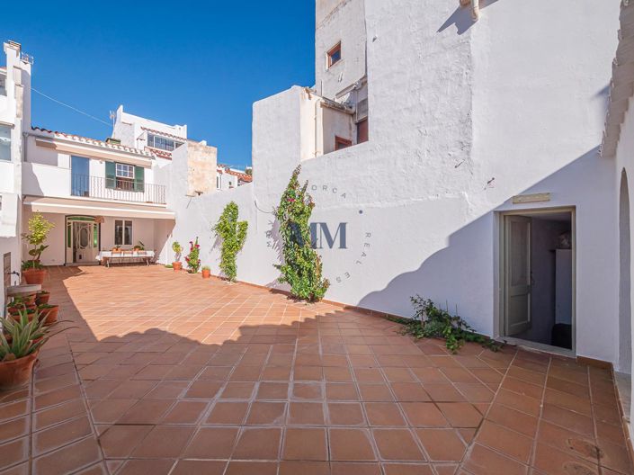 Image No.16-4 Bed Townhouse for sale